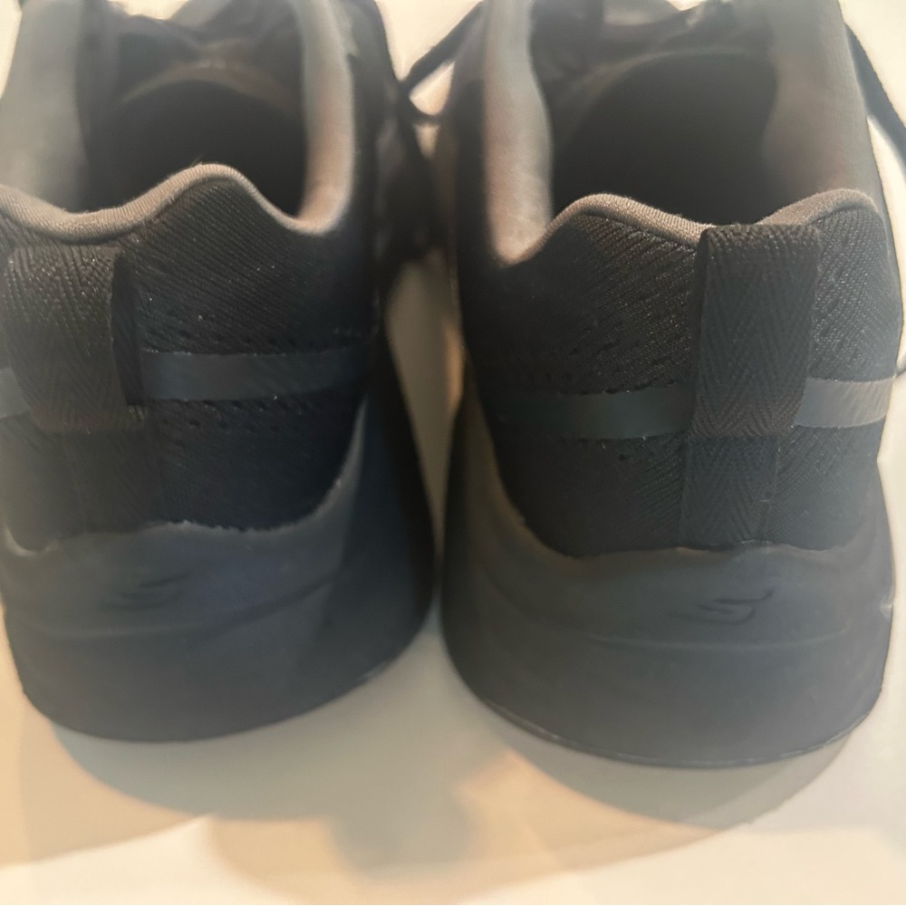Men’s sketchers Go run Arch. EUC - Picture 4 of 6